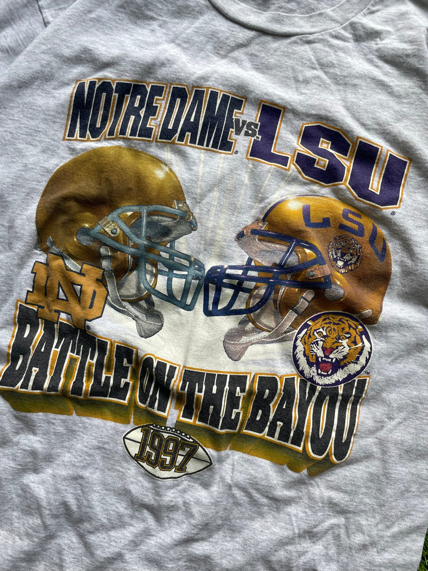 Vintage Notre Dame vs LSU 1997 Battle on the Bayou Football Tee Large